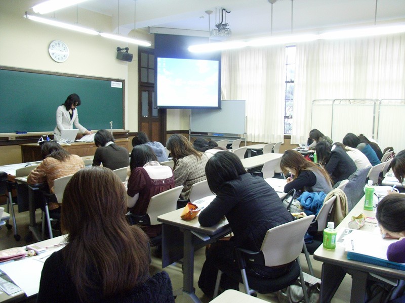 活力ある地域社会を創る女性リーダーの養成／神戸女学院大学