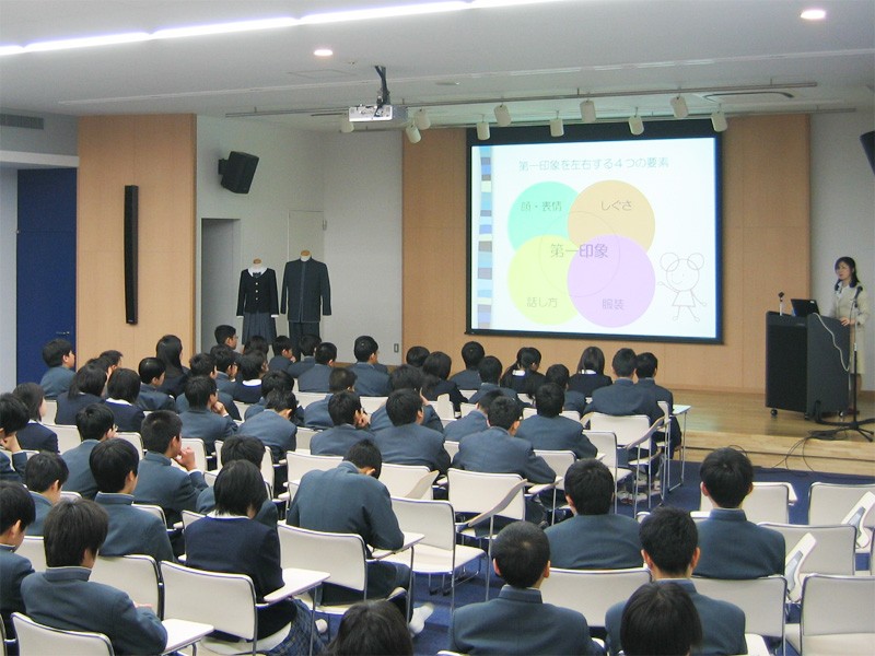 衣服とコミュニケーション／大阪青凌中学校・大阪青凌高等学校