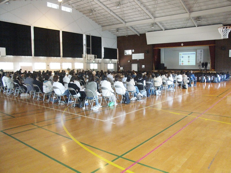 「学校・生徒・家庭」で取り組む服育/佐賀県立杵島商業高等学校